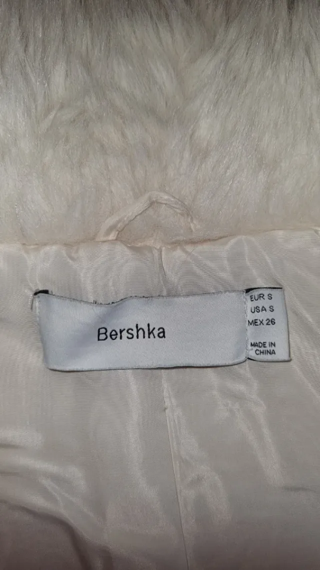 Bershka Chaquetón pelo blanco chica
