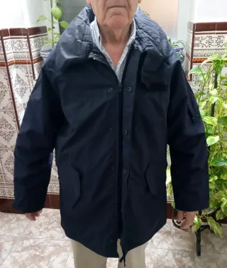 Chaquetón chubasquero azul