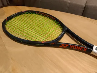 Raqueta Yonex Vcore Pro 330g