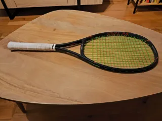 Raqueta Yonex Vcore Pro 330g