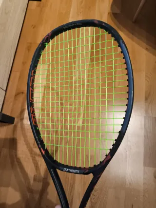 Raqueta Yonex Vcore Pro 330g
