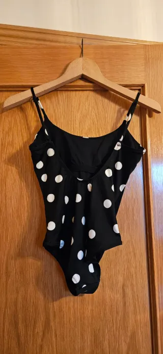 Bañador lunares Oysho negro y blanco