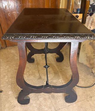 Mesa madera rústica con detalles