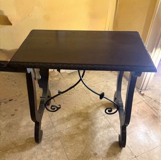 Mesa madera rústica con detalles