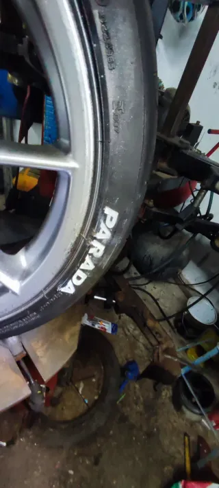 1 Llanta 17 Yokohama 205/40/17 84W 4x100