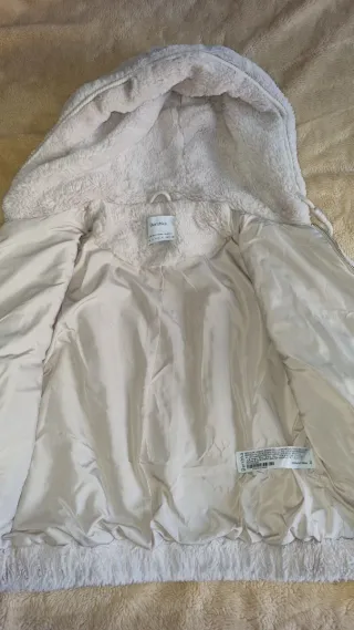 Cazadora pelo capucha Bershka talla S