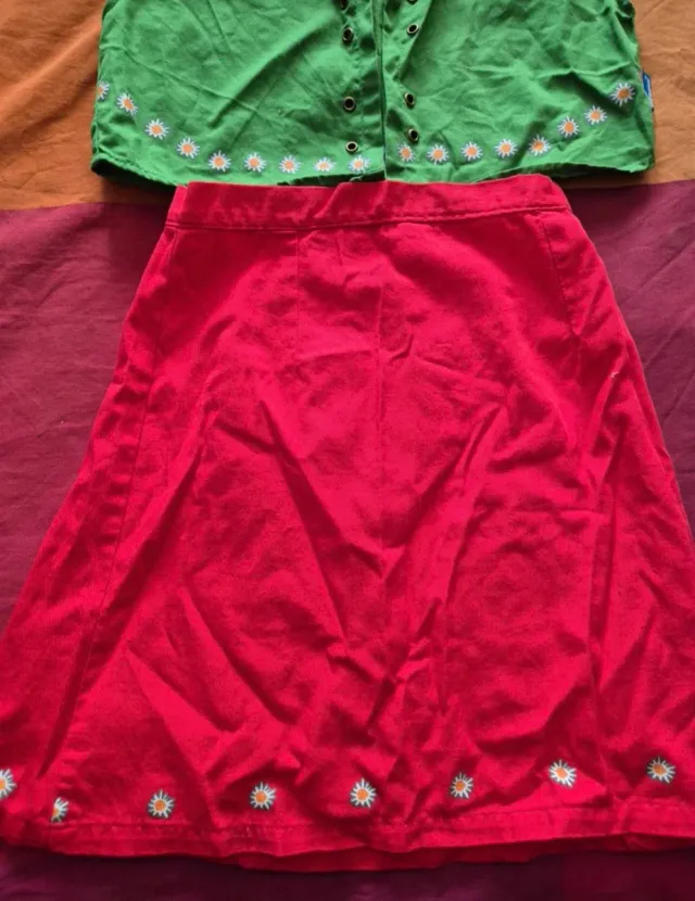 Conjunto falda y chaleco pastora talla 6