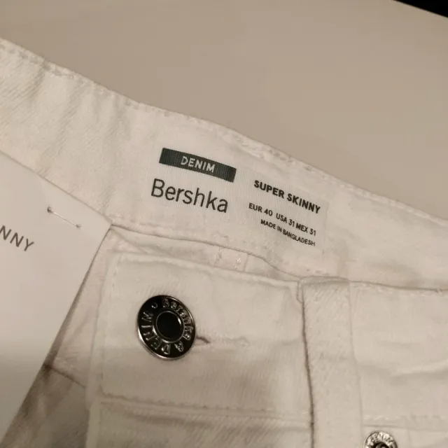 Pantalón blanco de algodón con rotos