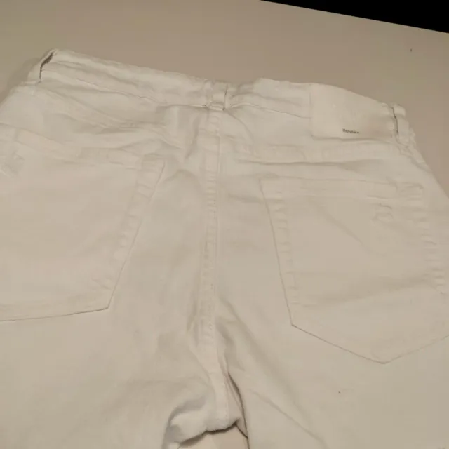 Pantalón blanco de algodón con rotos