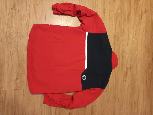 Chaqueta deportiva Nike roja