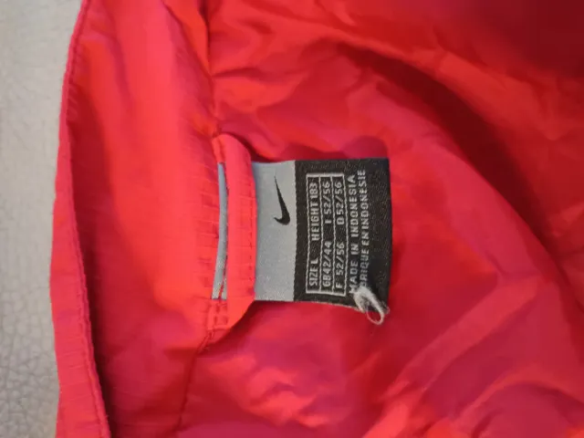 Chaqueta deportiva Nike roja