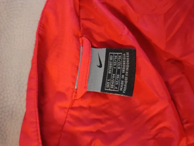 Chaqueta deportiva Nike roja