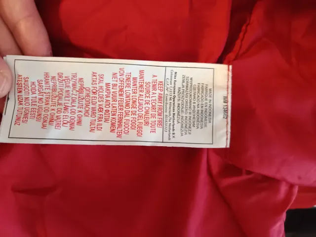 Chaqueta deportiva Nike roja