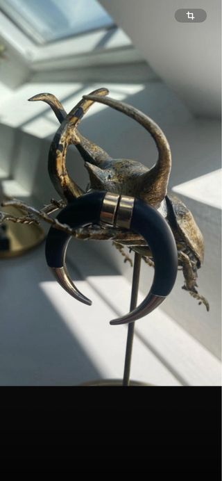 Pendiente Givenchy Negro y Dorado imán