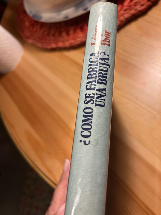 ¿Cómo se fabrica una bruja?