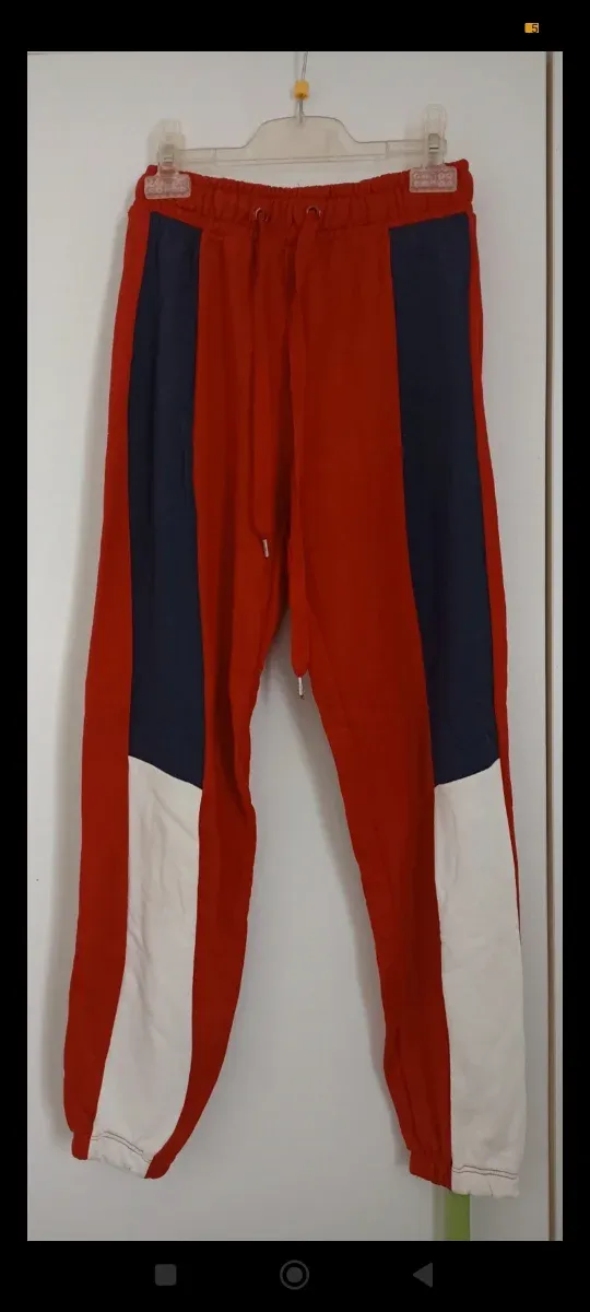 Pantalón nunca usado jogger chándal unisex Bershka