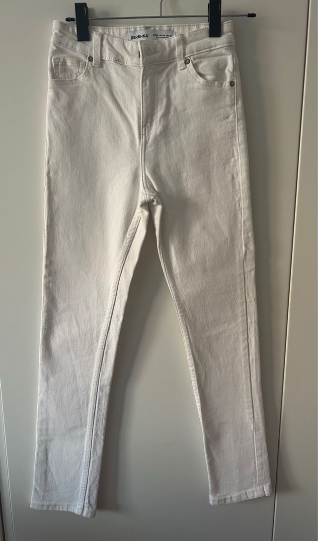 Pantalón vaquero blanco Bershka