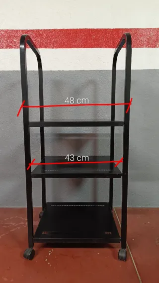 Estantería metálica negra con ruedas