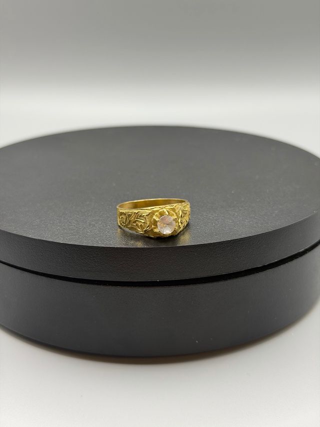 Ref46 Solitario de oro de 18k.