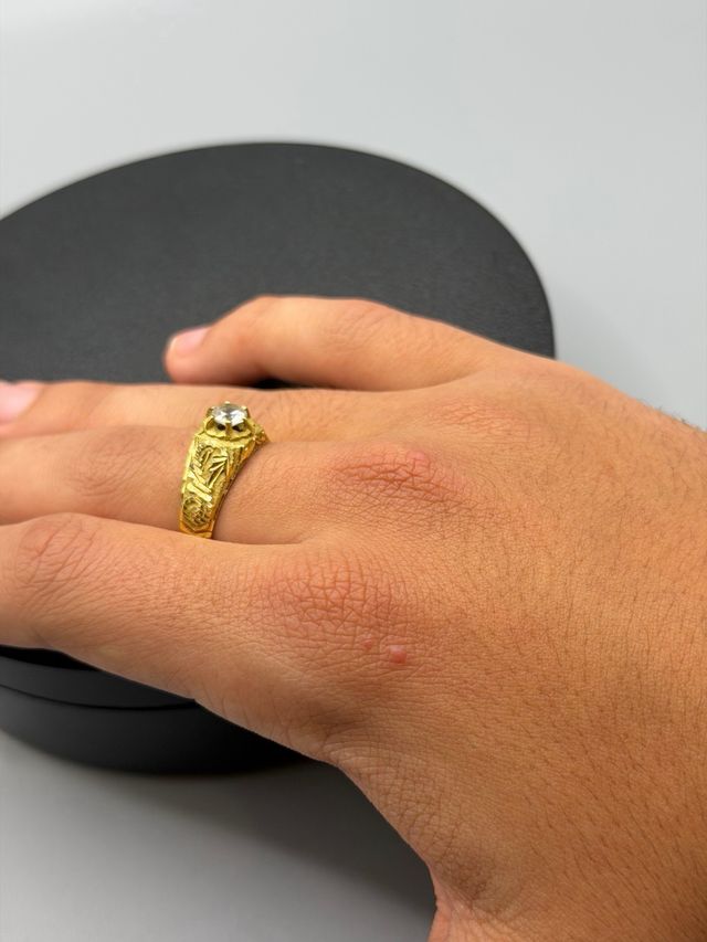 Ref46 Solitario de oro de 18k.