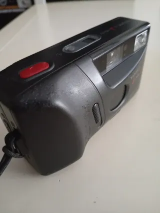 Cámara Yashica J-mini Analógica Negra