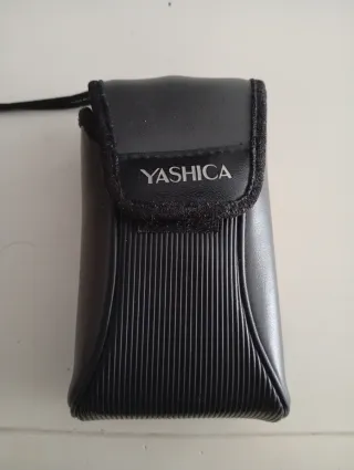 Cámara Yashica J-mini Analógica Negra