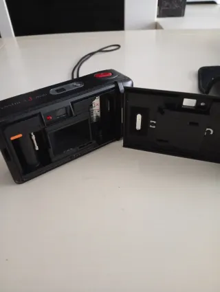 Cámara Yashica J-mini Analógica Negra