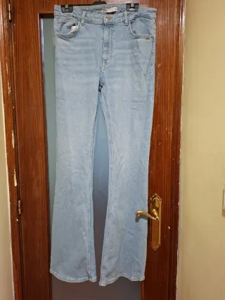 Pantalón vaquero Zara campana talla 44