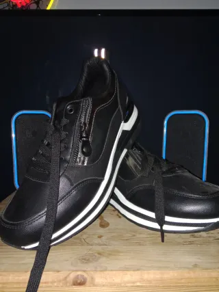 Zapatillas deportivas negras con cremallera