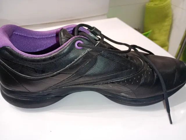 Deportivas Reebok Negras y Moradas