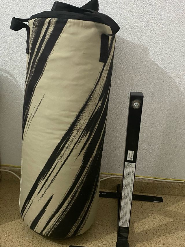 Saco de boxeo con soporte