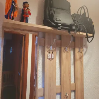 Recibidor espejo, zapatero,cajón, ganchos,repisa.