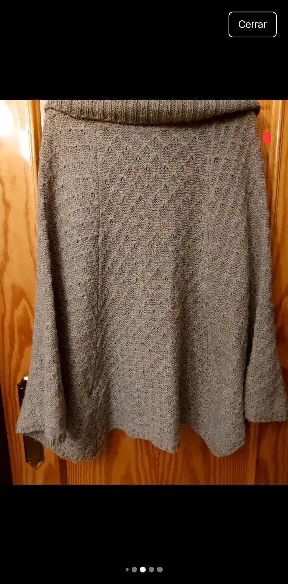 Poncho de punto con cuello alto