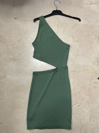 Vestido verde con cortes