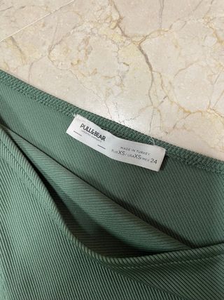 Vestido verde con cortes