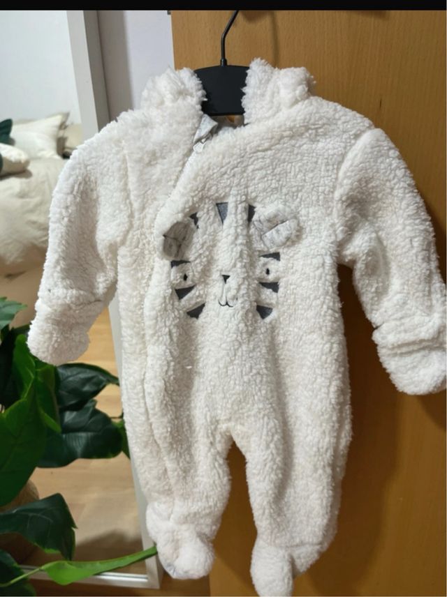 Pelele de bebé con capucha y orejas