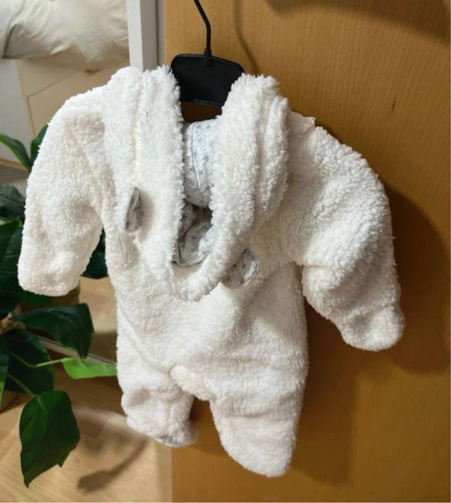 Pelele de bebé con capucha y orejas