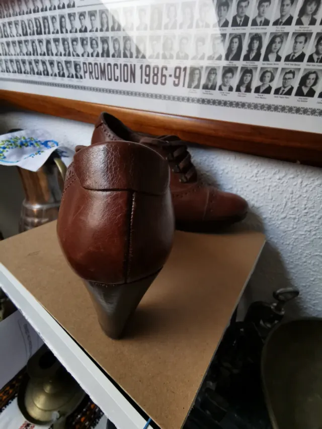 Zapato abotinado marrón