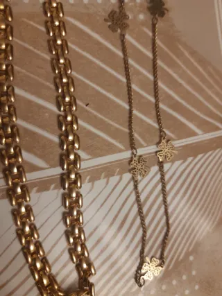 Lote 2 collares dorados e icono religioso