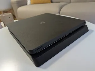 PS4 (PlayStation 4) Nera