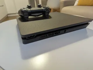 PS4 (PlayStation 4) Nera