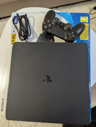 PS4 (PlayStation 4) Nera