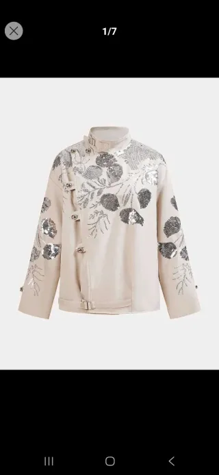 Cazadora trench beige gabardina corta aplicaciones