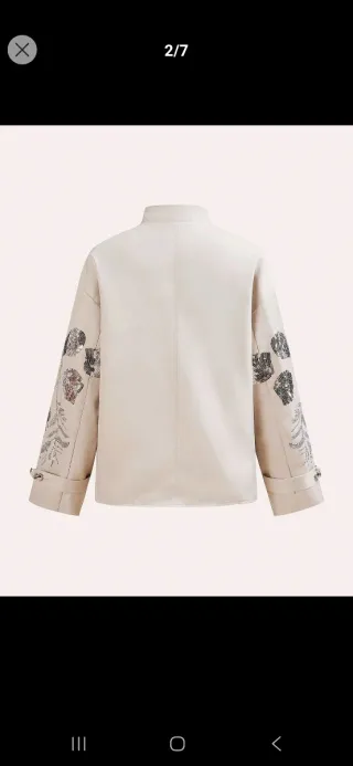 Cazadora trench beige gabardina corta aplicaciones