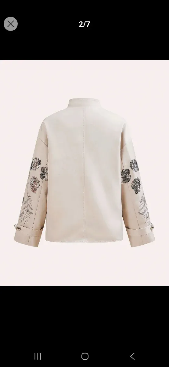 Cazadora trench beige gabardina corta aplicaciones