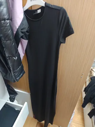 Vestido negro manga corta