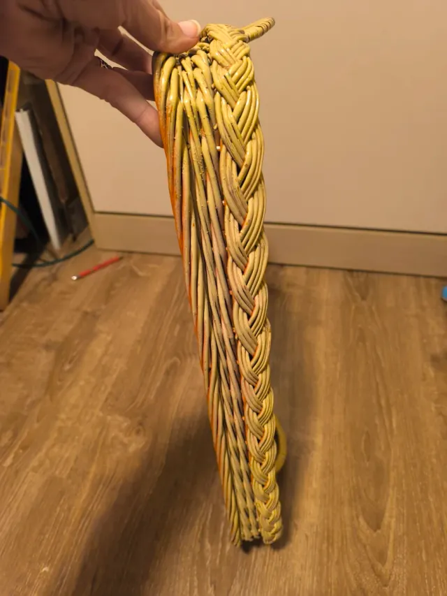 Bandeja de mimbre y madera