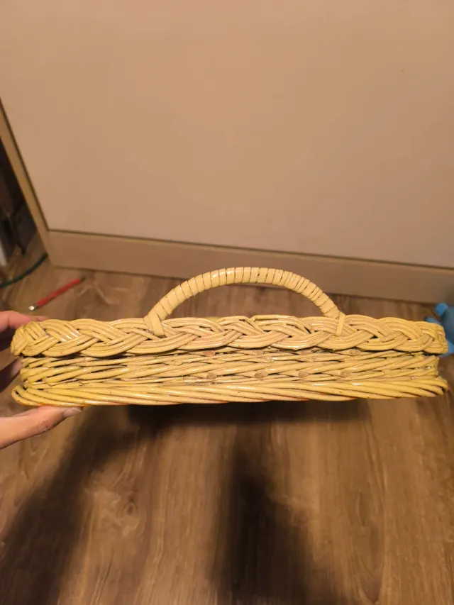 Bandeja de mimbre y madera