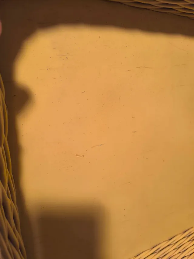 Bandeja de mimbre y madera