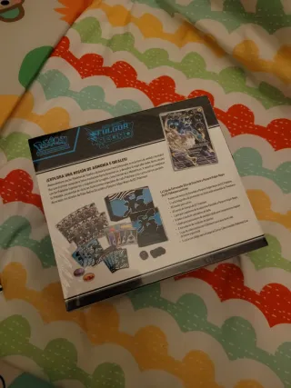 Caja Entrenador Élite Pokémon Fulgor Negro